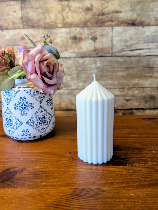 Stumpenkerze mit Rillen